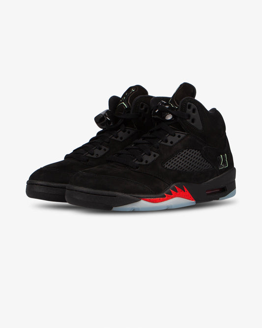 jordan sneaker, black, red details, front view