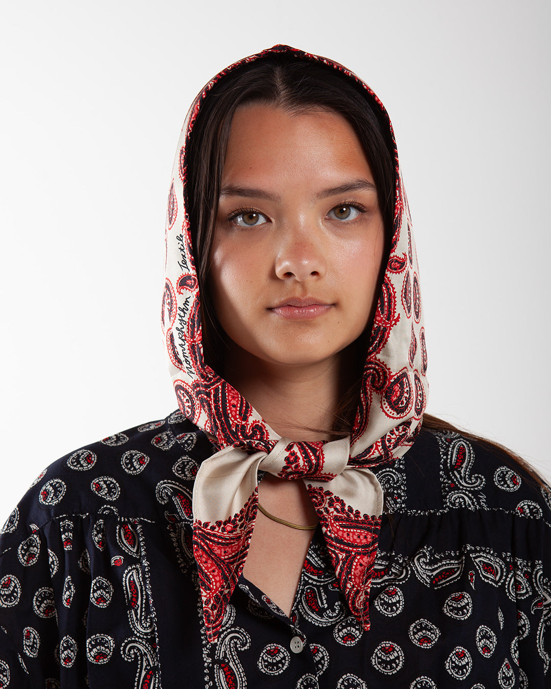 Nomarhythm Textile Paisley Silk Hoody Scarf Beige Nomarhythm Textile Paisley Silk Hoody Scarf Beige
