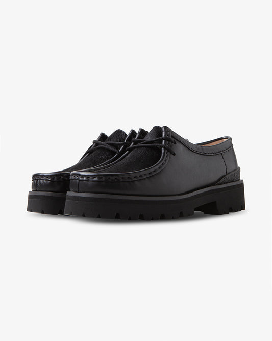 Clarks Originals, Walla Yukoner, black loafers, women, front view