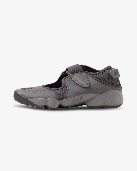 Medium Ash/Flat Pewter Nike Air Rift WMNS sneaker, side view