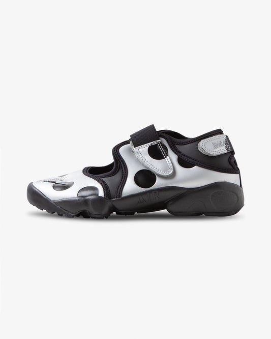 Nike Air Rift, Silver shoe, tabi sneakers, Polkadot print, women, side view
