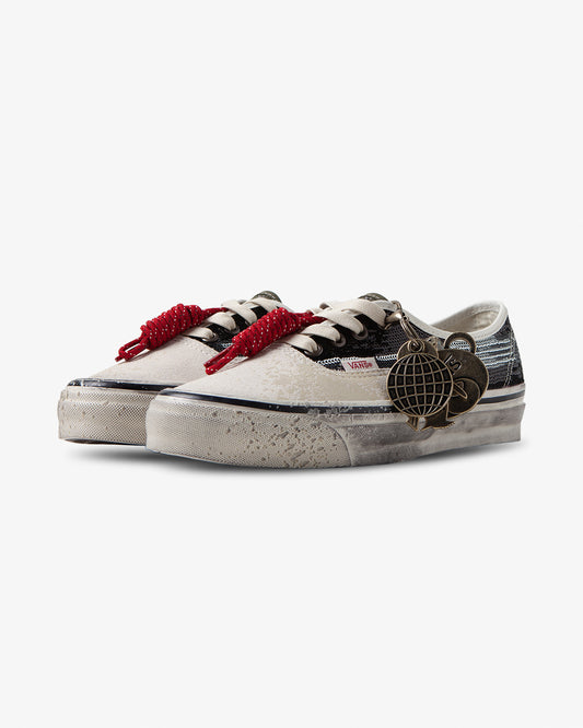 Vans Premium Authentic Black/White - Charms Pack