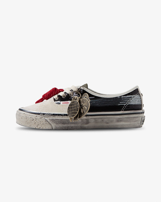 Vans Premium Authentic Black/White - Charms Pack
